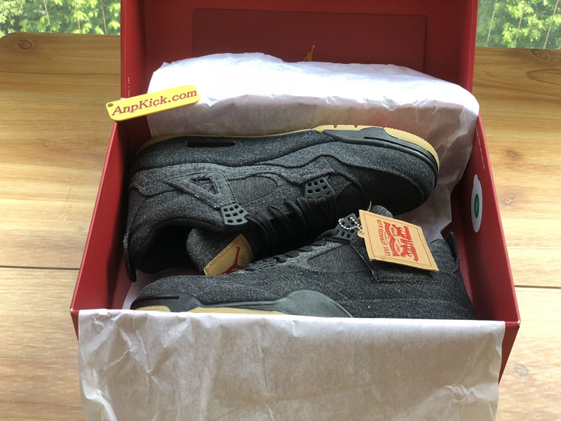 Levi's x Air Jordan 4 'Black Denim' For Sale In-Box Images Levi's x Air Jordan 4 'Black Denim' For Sale In-Box Images
