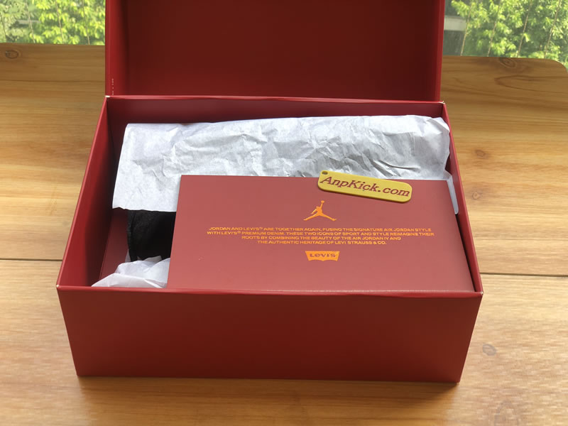 Levi's x Air Jordan 4 'Black Denim' Original Box & Label Levi's x Air Jordan 4 'Black Denim' Original Box & Label